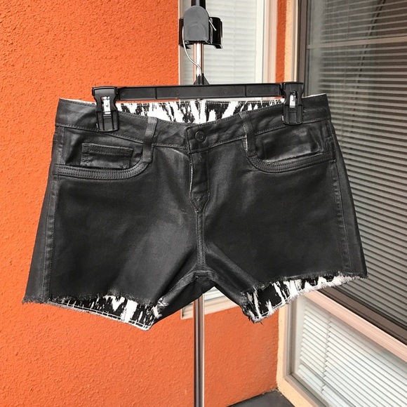 Bleu Lab reversible coated black jean shorts - Picture 14 of 16